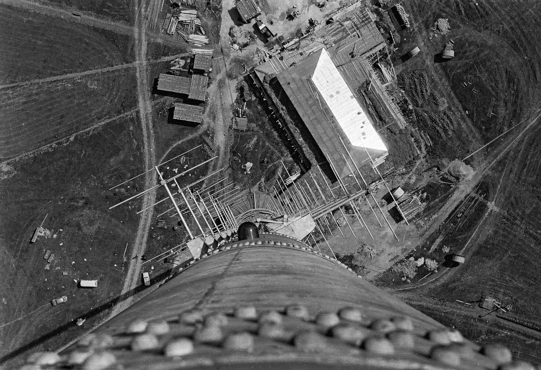 Blick aus 236m Höhe auf das Sende-Gelände